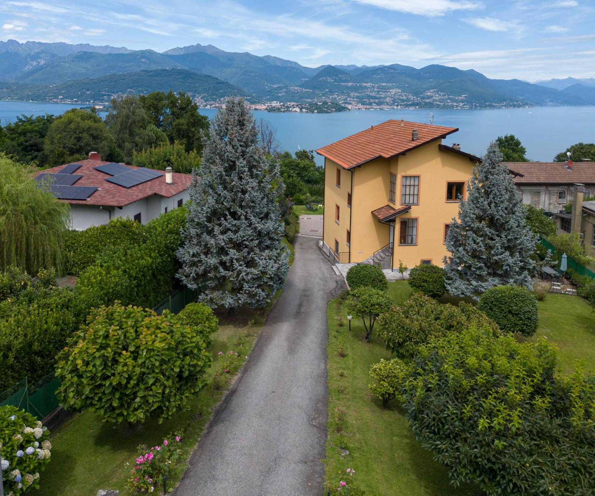 Casa Lilla - Lakeview Large Apartments With Garden Above Stresa Kültér fotó